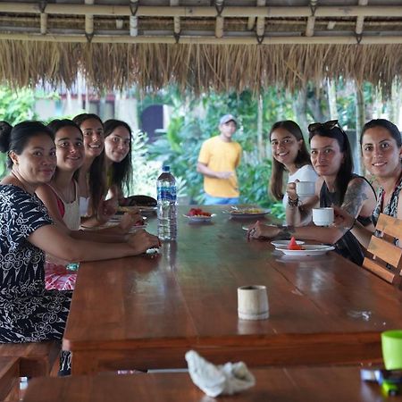 Qurnia Homestay Kuta  Luaran gambar