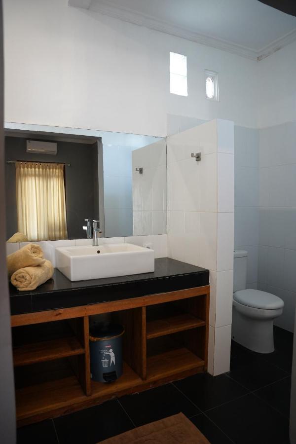 Qurnia Homestay Kuta  Luaran gambar