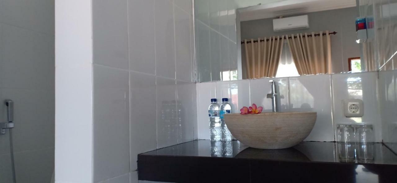 Qurnia Homestay Kuta  Luaran gambar
